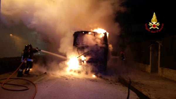 Chioggia, autobus Actv a fuoco a Sottomarina