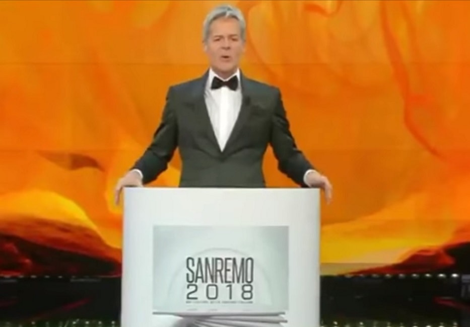 YOUTUBE Claudio Baglioni imita Mussolini: "Italiani". Pioggia di critiche e "vergogna"