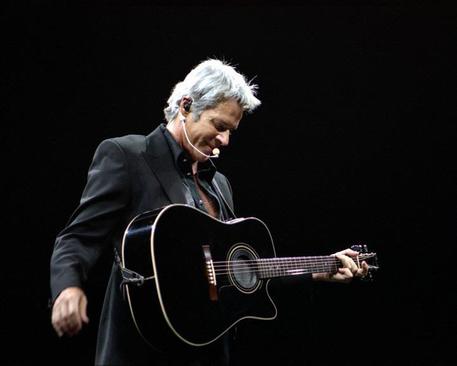 Baglioni irride gli Alpini, da Cuorgné, la città del raduno la reazione