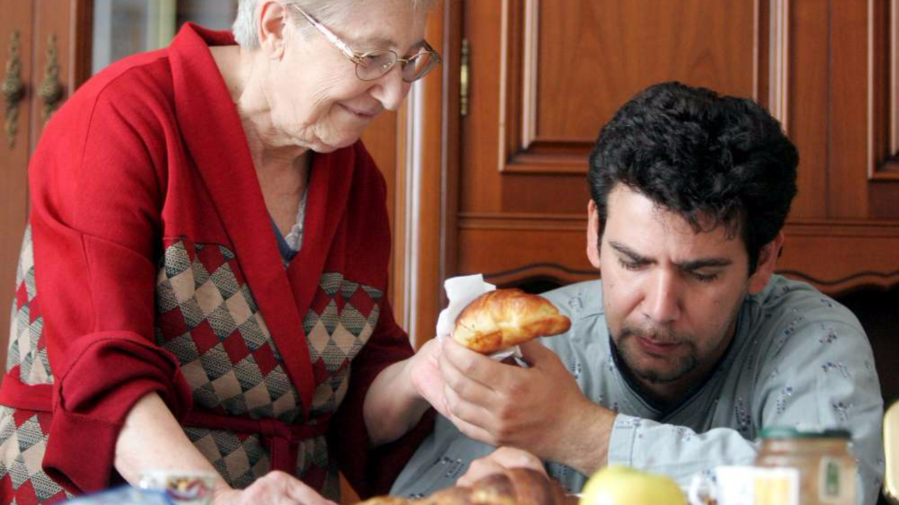 Pd-Renzi: 150 euro al mese per uscire di casa e 80 per ogni figlio minore