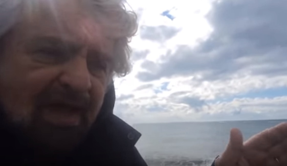 Beppe Grillo ironico sul blog: "Il 4 marzo votate noi, ossia i peggiori del mondo"