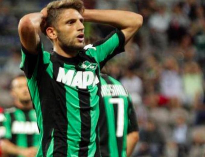 Domenico Berardi espulsione con var durante Sassuolo-Lazio