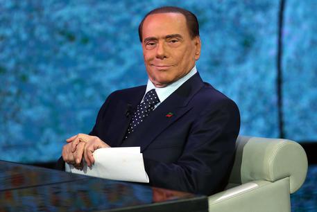 Berlusconi: "Nonno sta benissimo, vi farà vedere i sorci verdi"