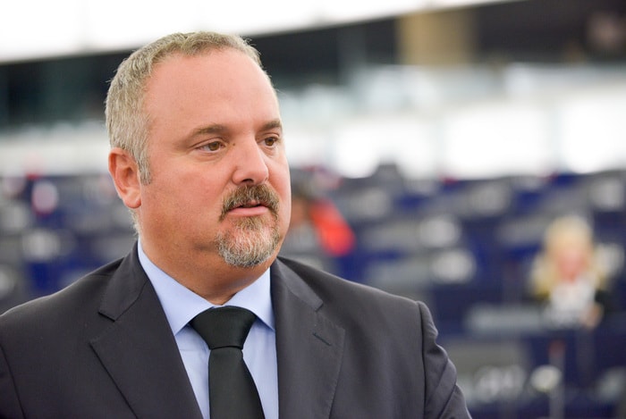 Davide Borrelli farà un partito con ex leghisti. La mini-scissione M5S in Europa