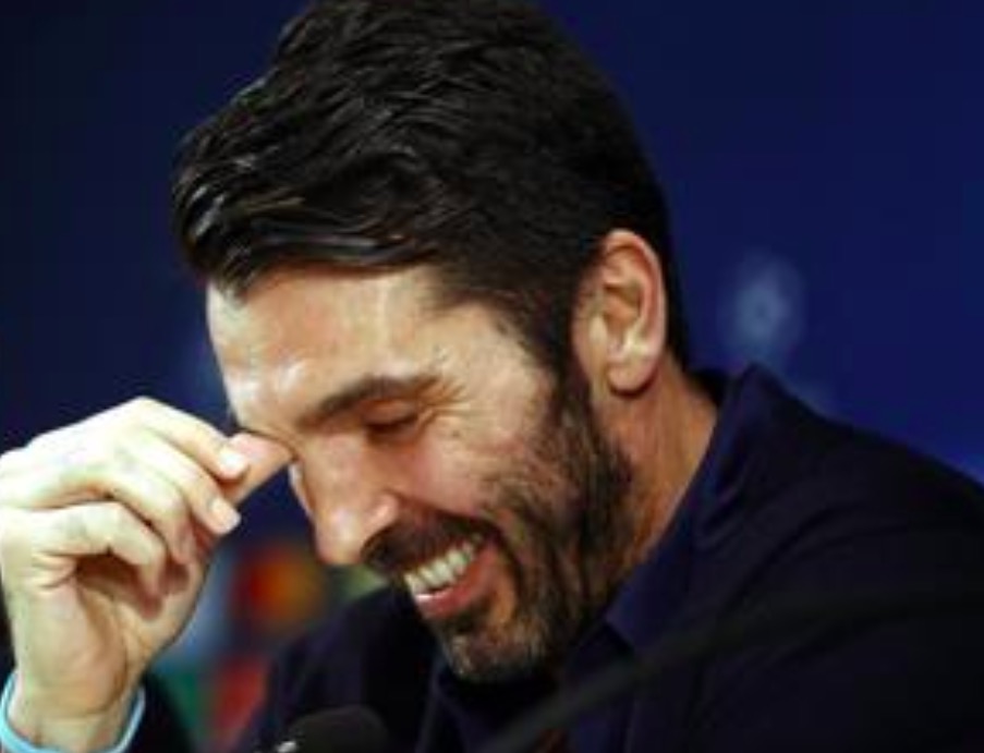 Gigi Buffon da Maurizio Costanzo: "Smettere o continuare? Vedremo..."