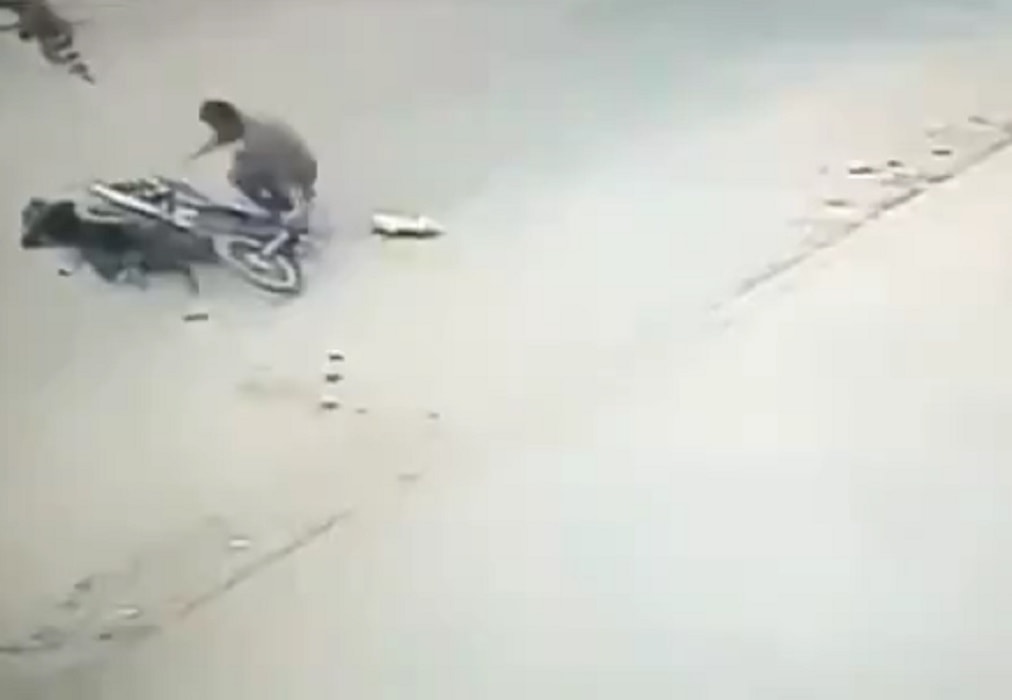 Incidente in moto: indossa il burka e fa una bruttissima fine