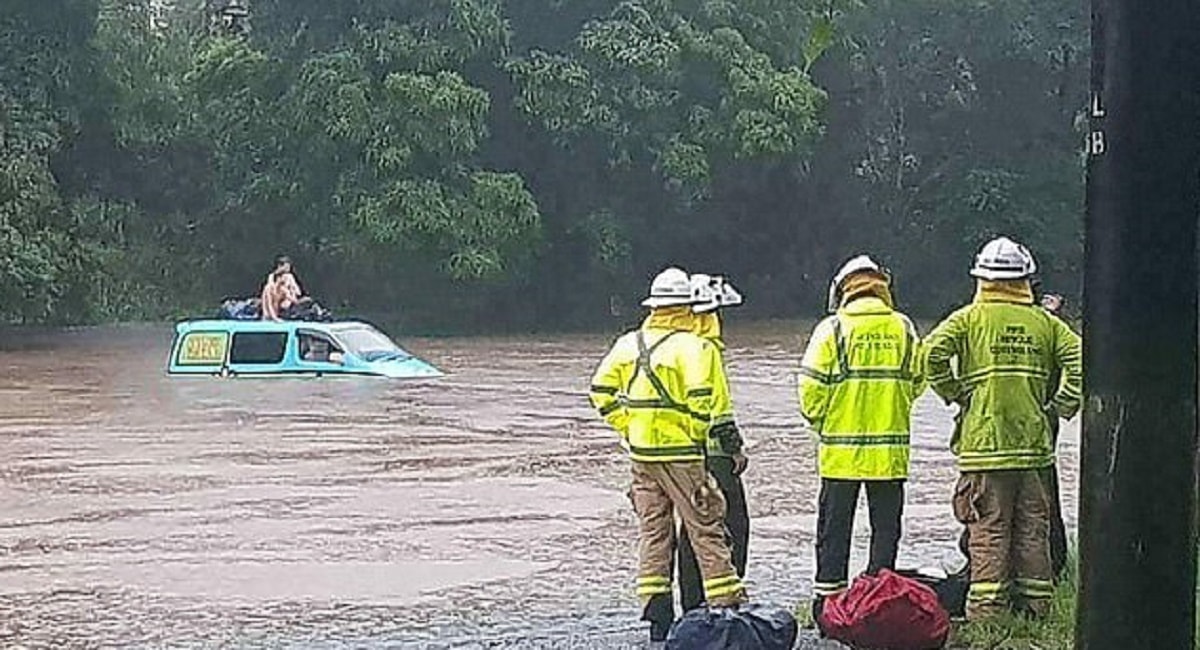 Australia, camper invaso da acqua piovana: costretti a passare la notte
