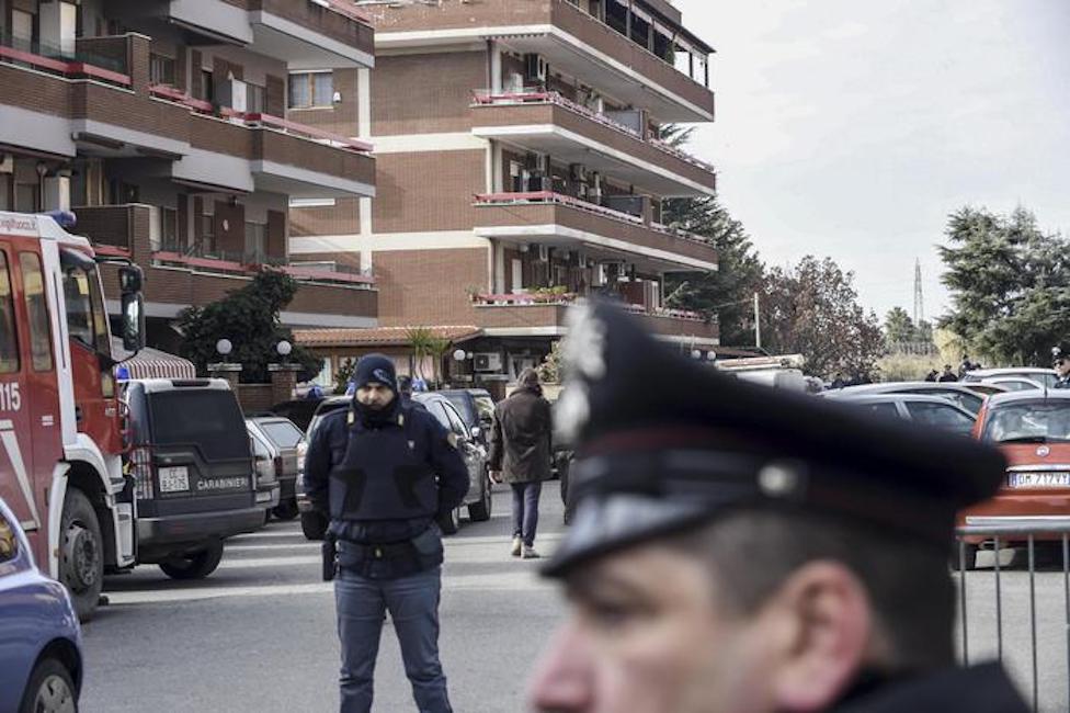 Luigi Capasso, carabiniere barricato in casa con le figlie. "Non sentiamo più le voci delle bimbe"
