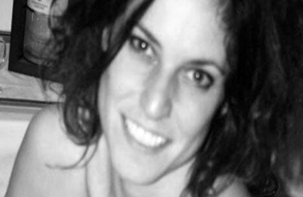 Sarà riesumata la salma di Carlotta Benusiglio, la stilista impiccata a Milano. Disposta la nuova autopsia