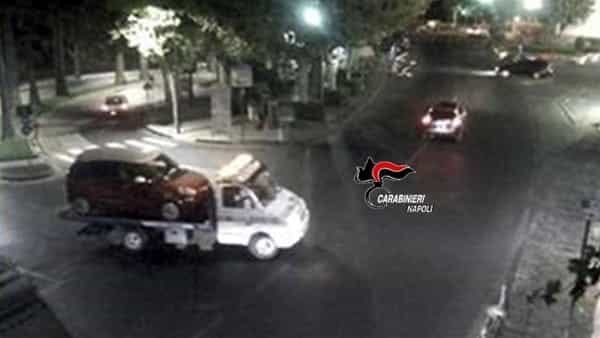 Meta di Sorrento, ruba auto e chiede al carro attrezzi di portargliela a casa