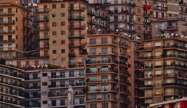 Case popolari Roma: 10 mila abusivi. Bar e ristoranti Milano: 10 irregolari al giorno...