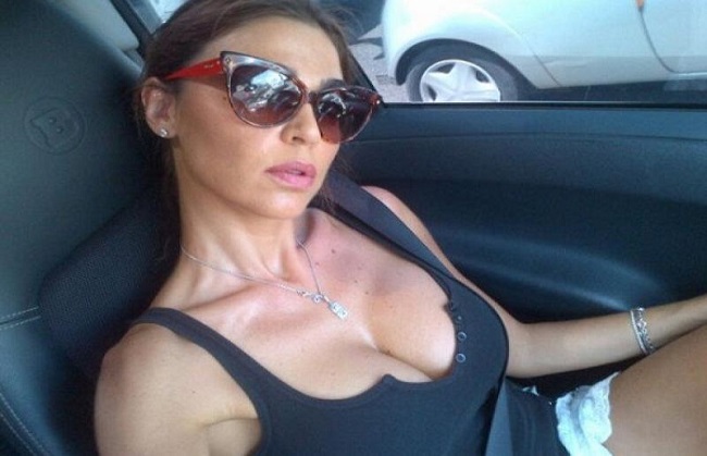 Isola dei Famosi, tutti contro Cecilia Capriotti "colpevole" di aver rubato la carta igienica