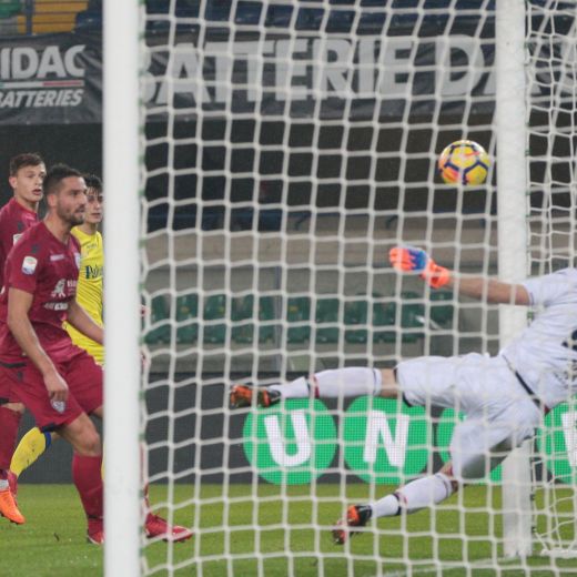 Chievo-Cagliari 2-1 highlights, pagelle: Giaccherini, Inglese, Pavoletti video gol