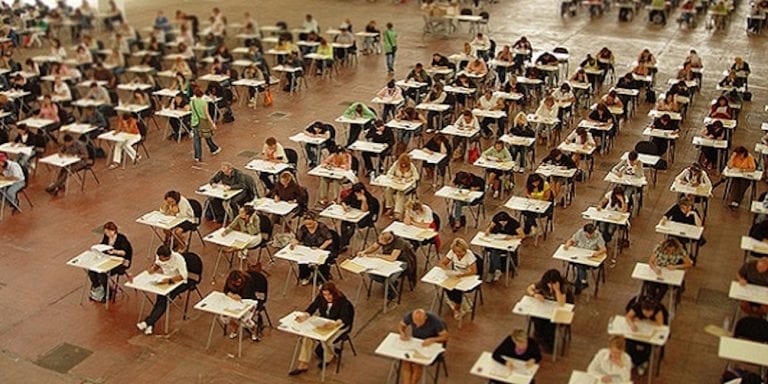 Alcune candidate al concorso per magistrati avevano bigliettini nelle mutande