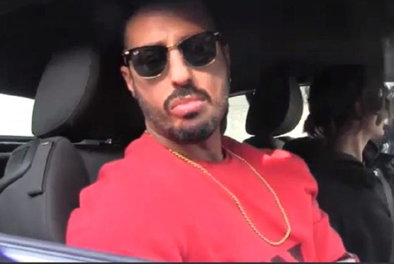 Fabrizio Corona esce dal carcere e rimprovera l'inviata Mediaset. Barbara D'Urso non la prende bene