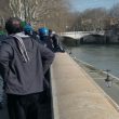 Curdi davanti fiume Tevere