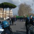 Poliziotti in tenuta anti-sommossa curdi