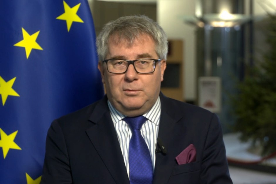 Costa caro l'insulto alla collega: cacciato il vicepresidente dell'Europarlamento