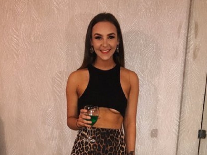 Danielle McIver scrive su Twitter: "Mi piacciono uomini in abiti da lavoro, al volante...". E le arrivano queste FOTO