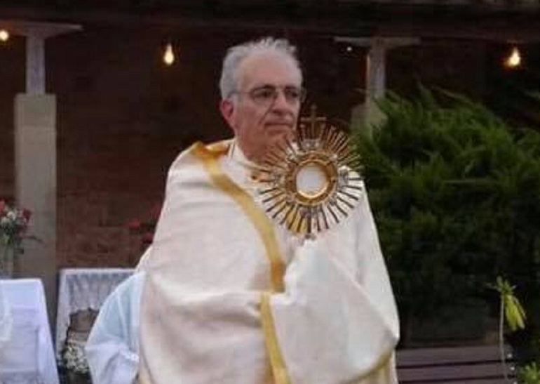 Don Luciano Pani, la foto pubblicata su Facebook dalla pagina istituzionale del Comune di Sanluri