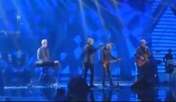 Enrico Ruggeri si arrabbia al Festival di Sanremo 2018 per la chitarra di Midge Ure