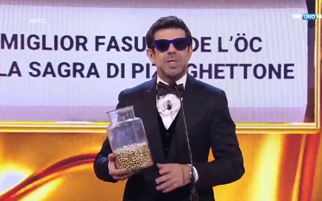 YOUTUBE Pierfrancesco Favino imita Lapo Elkann e vince la sfida con Cattelan