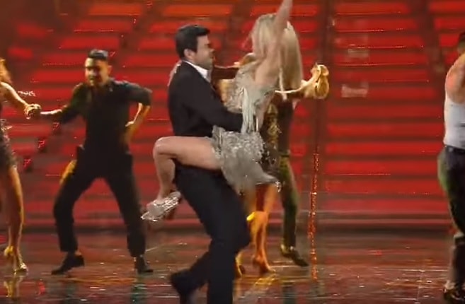 Michelle Hunziker e Pierfrancesco Favino ballano Despacito