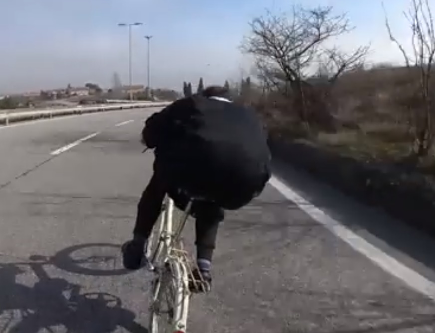 San Marino, folle corsa in bici del finto prete per pubblicizzare negozio biciclette