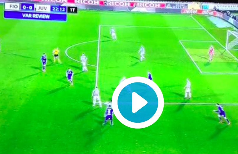 Fiorentina-Juventus, VAR toglie rigore: mano Chiellini ma c'era fuorigioco (VIDEO)