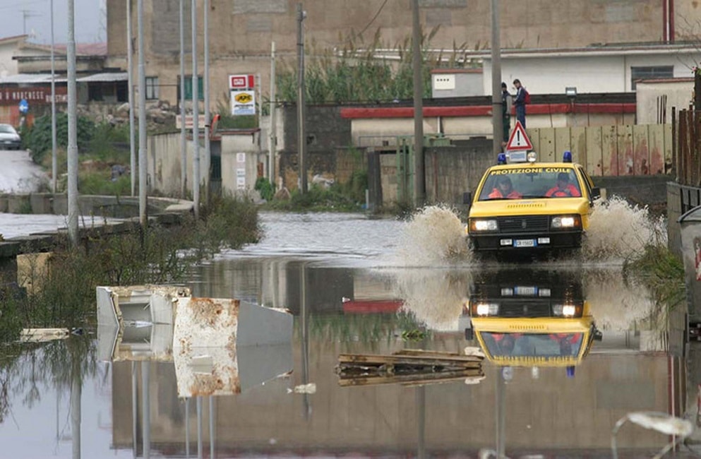 Castellammare di Stabia, Sarno esonda: malati intrappolati in casa lanciano allarme