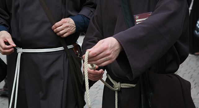 Una donna racconta la sua relazione con un frate francescano