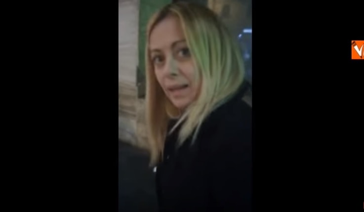 Giogria Meloni minacciata alla Stazione Termini di Roma durante una diretta Facebook