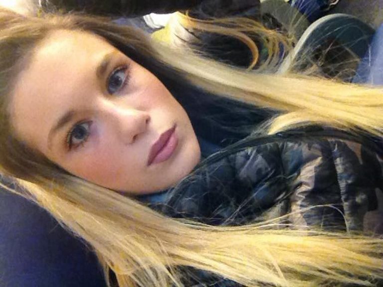 Jessica Faoro, al funerale la bara trasportata da 4 donne per dire no alla violenza