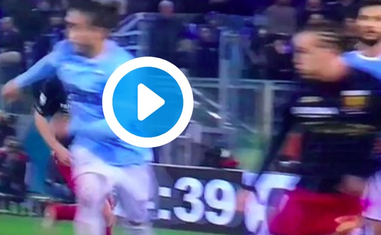 Lazio-Genoa, VAR toglie gol a Laxalt: fallo di mano dopo svarione Caceres