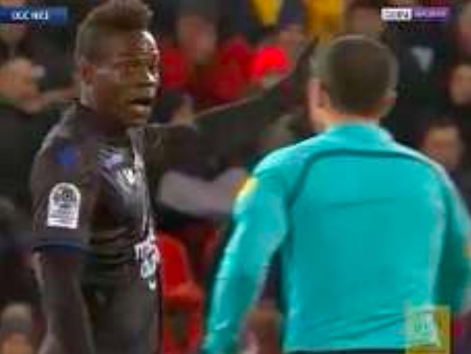 Mario Balotelli ammonito dopo insulti razzisti, arbitro Rainville denunciato