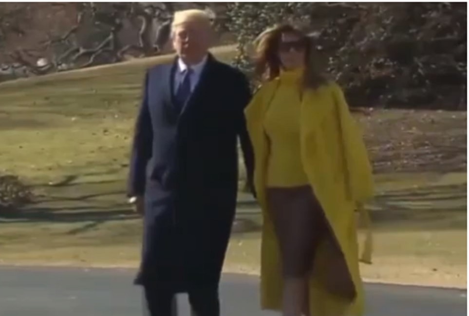 Melania Trump ancora una volta rifiuta la mano del marito in pubblico