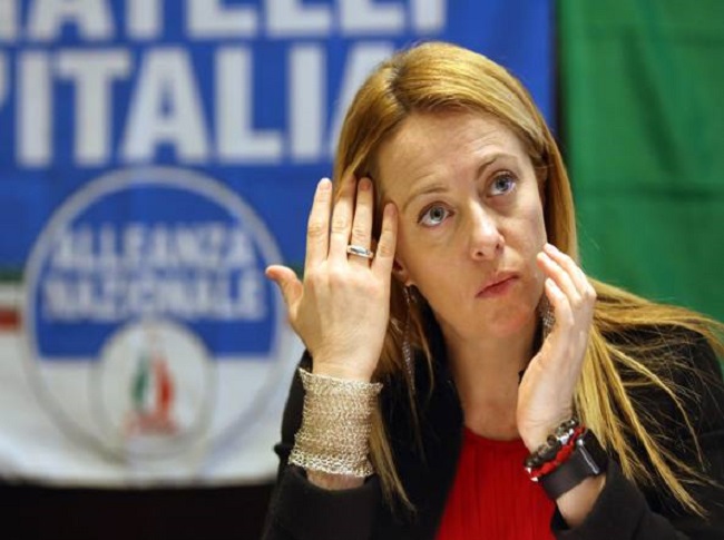 Giorgia Meloni, il ruggito del topo contro gli...arabi egizi. Poi si pente