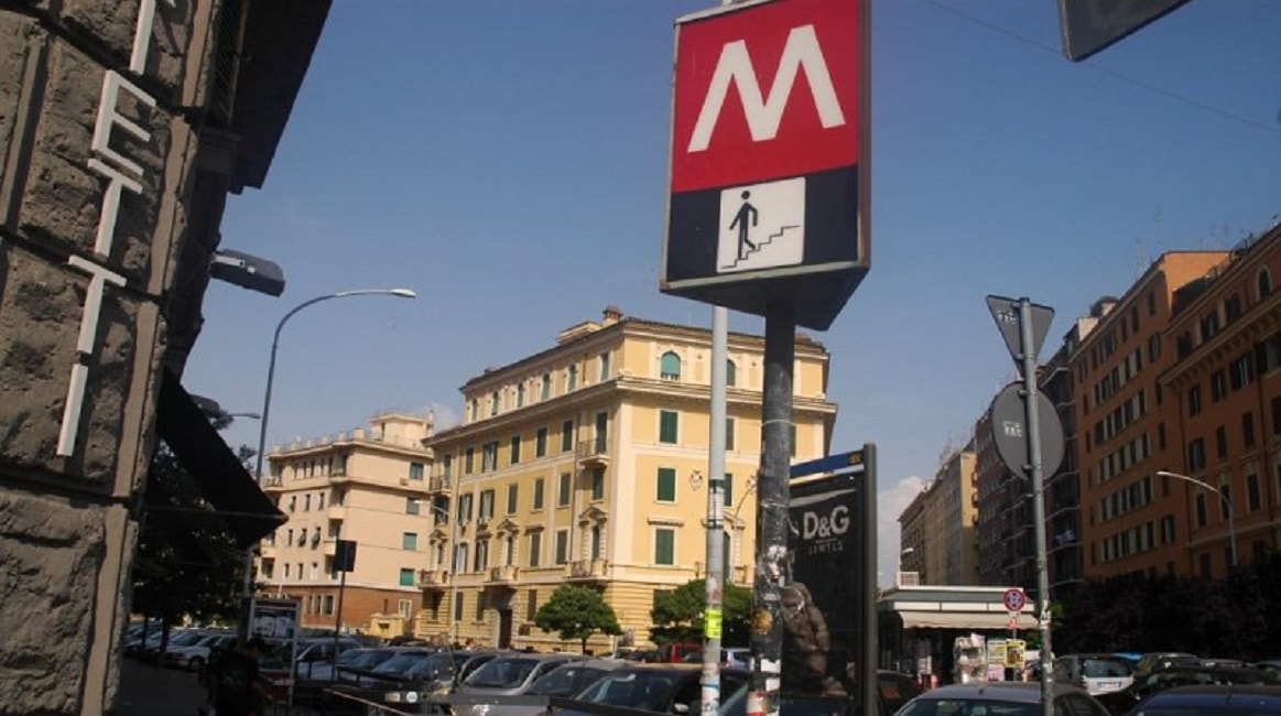 Roma, militare si uccide: stazione metro Barberini chiusa