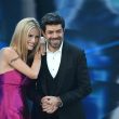 Michelle Hunziker in abito viola con Savino