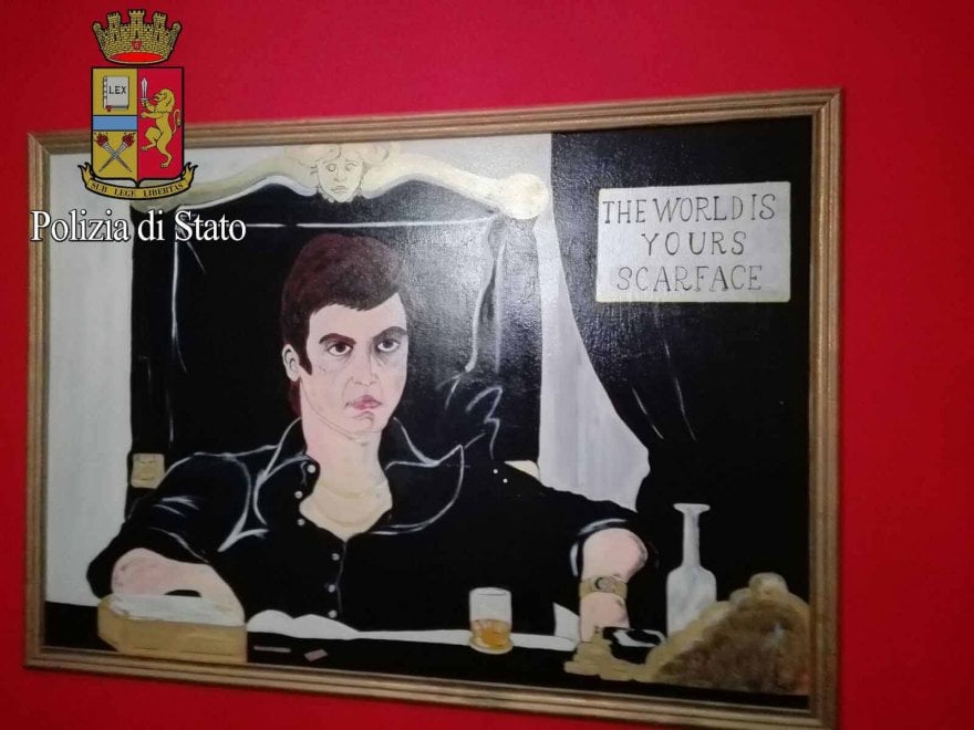 Milano, trafficante cocaina con quadro Scarface