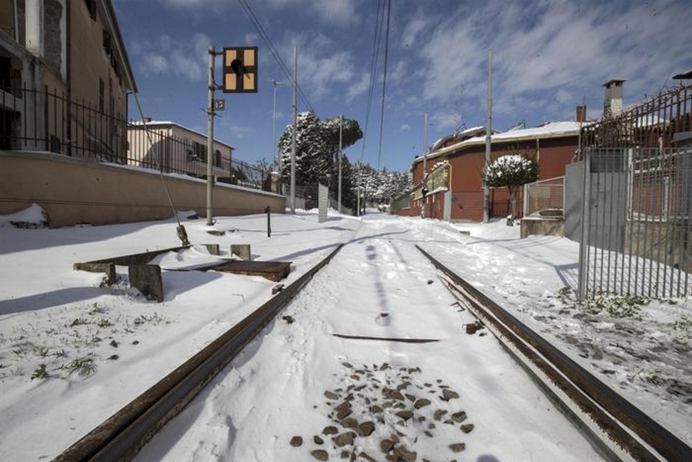 Neve a Roma, ferrovie in tilt: forti ritardi e disagi. A chi spetta rimborso
