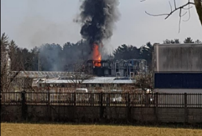 Bulgarograsso (Como): esplosione in azienda rifiuti, è allarme nube tossica