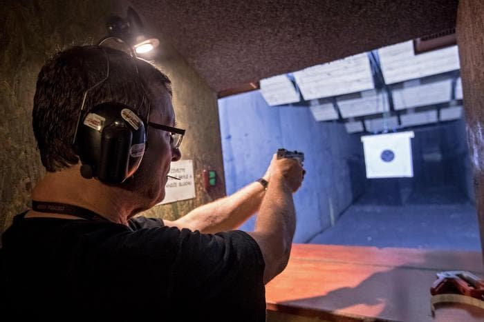 Studenti portati al poligono di tiro