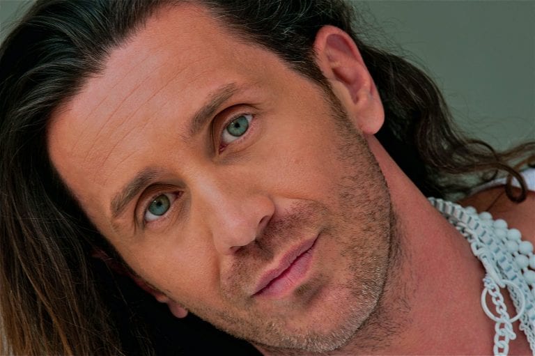 La diocesi di Pavia ha annullato il concerto di Giuseppe Povia