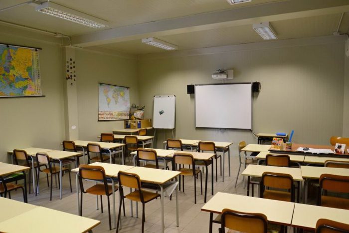 Caserta bocciato studente sfregiato prof