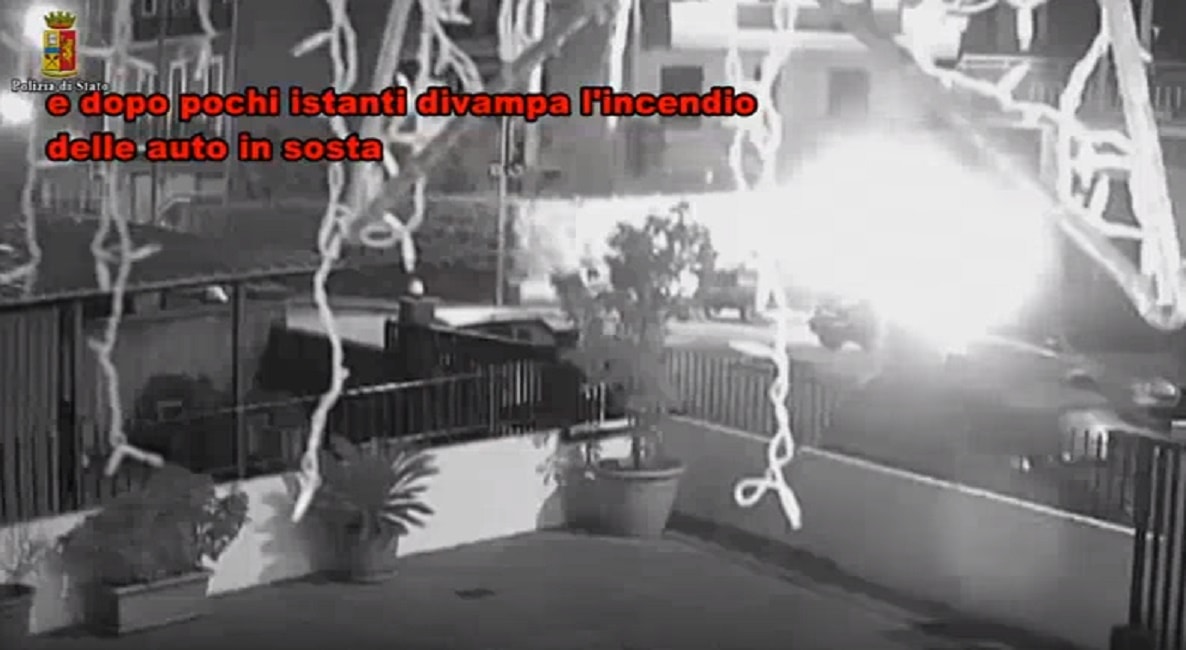 Ragusa, auto nuovo comapgnao ex moglie a fuoco