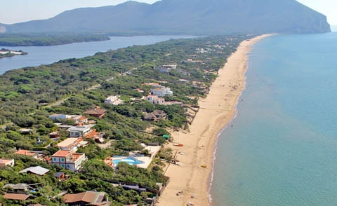 Le ville dei vip a Sabaudia, da Totti a Malagò, non si toccano: il Comune di Sabaudia perde la causa