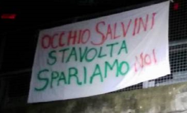 "Occhio Salvini, stavolta spariamo noi": striscione contro il leader Lega a Umbertide