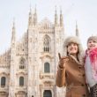 Mamma e figlia davanti al Duomo