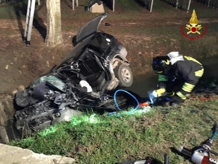 Belfiore (Verona), suv sbanda e finisce nel fossato